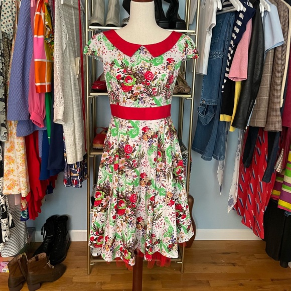 Modcloth Dresses & Skirts - Hearts & Roses Floral Pinup Dress - Size 10